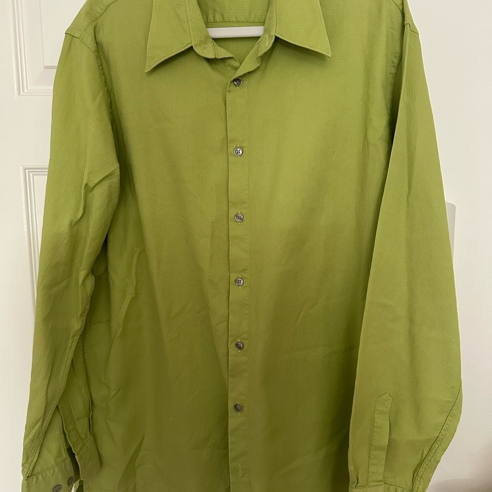 HUGO Green Casual Button Down Shirt with Crisp Fabric